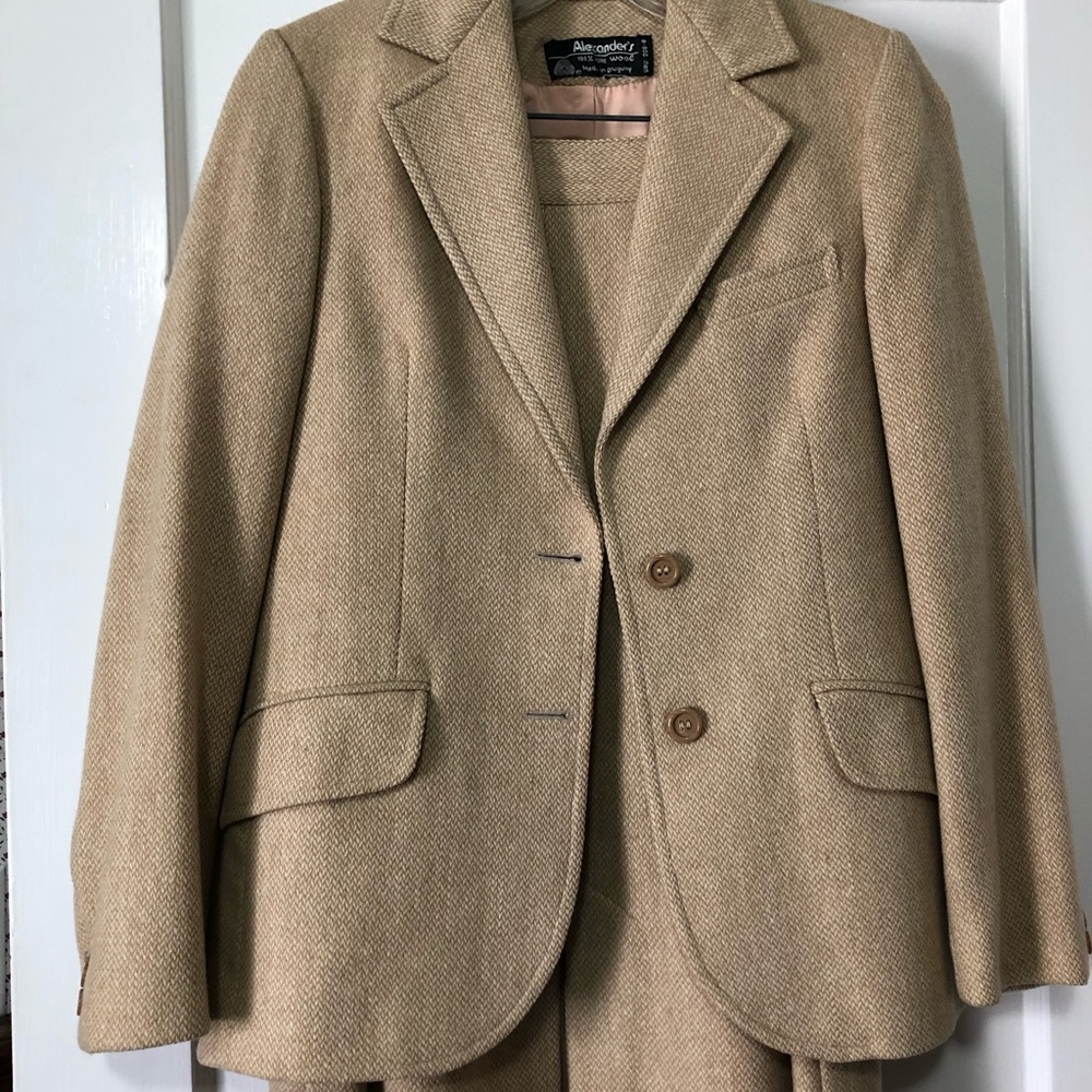 Woman’s 2 Piece 100% Pure Wool Suit